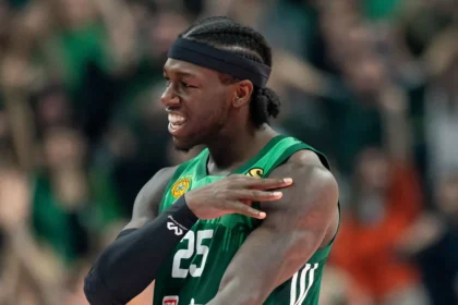 Kendrick Nunn πανηγυρίζει απέναντι στην άμυνα της Virtus Bologna