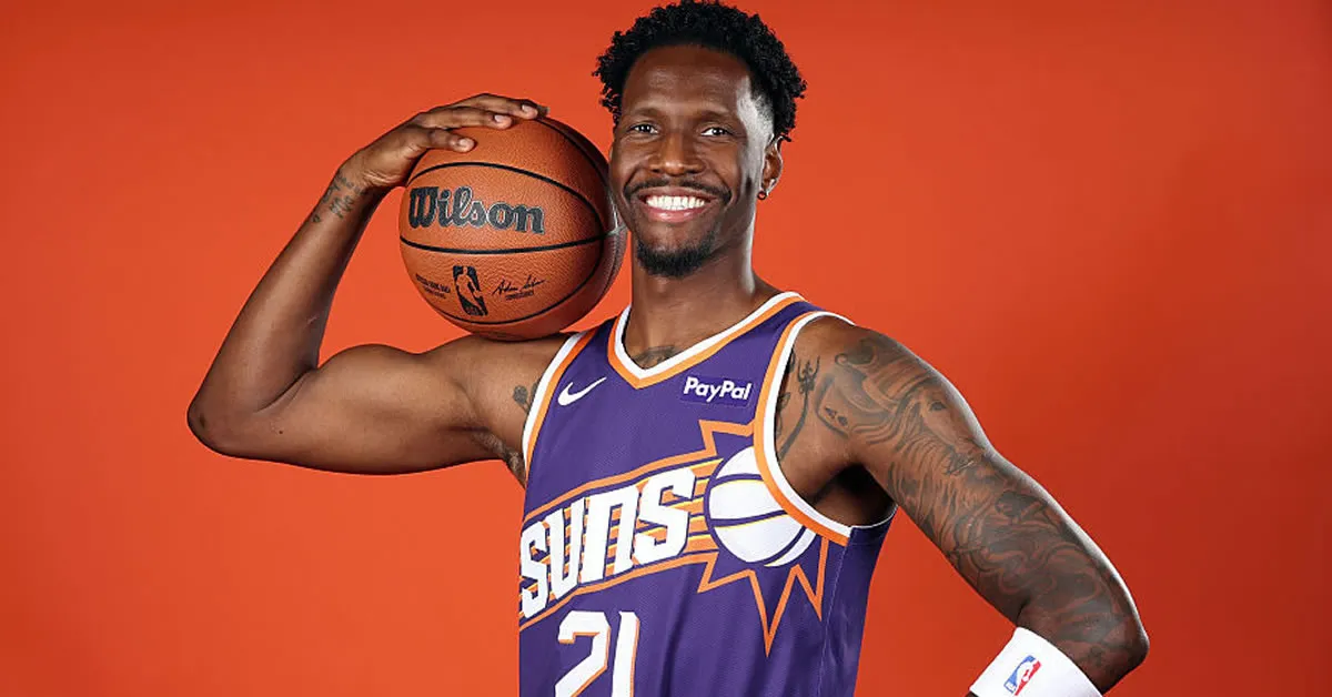 Ο Νάιτζελ Χέις-Ντέιβις με τη φανέλα των Φοίνιξ Σανς στο NBA